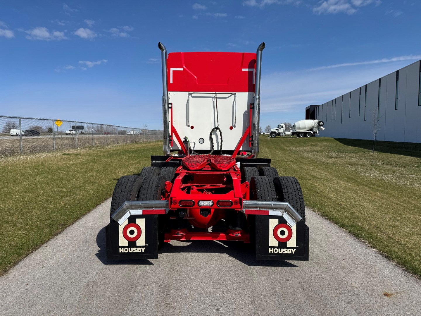 Used 2023 Mack Pinnacle - image 5